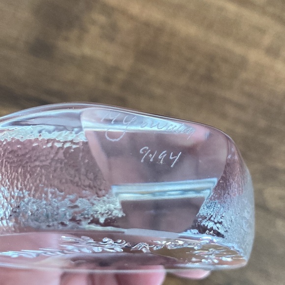 RARE Signed Mats Jonasson Etched Bird Wren Crystal Glass Paper Weight, 9194 - Picture 9 of 9